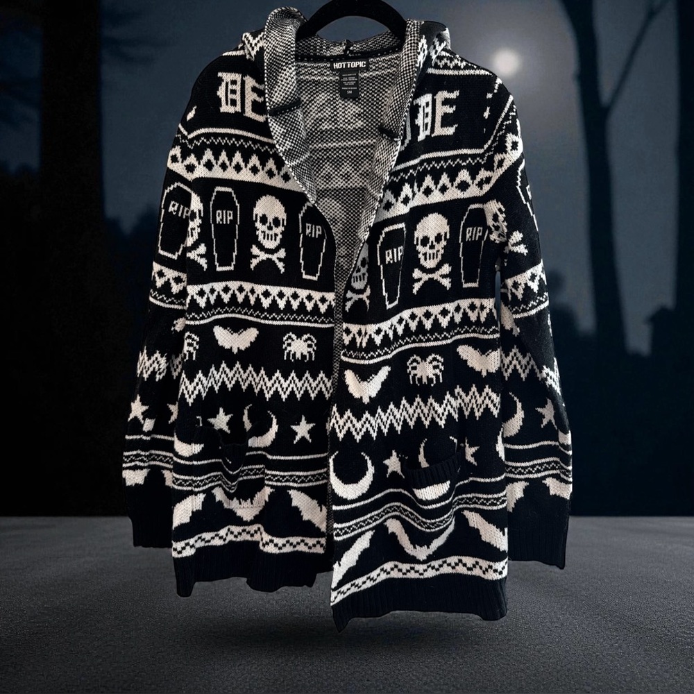 Hot Topic skull cardigan women’s size small